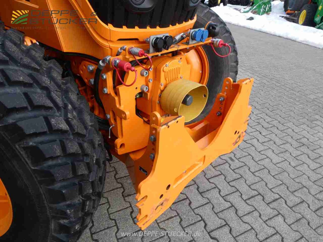 John Deere 6R 150 Kommunalorange gebraucht – Traktor – Baujahr 2023 – Produktbild 8