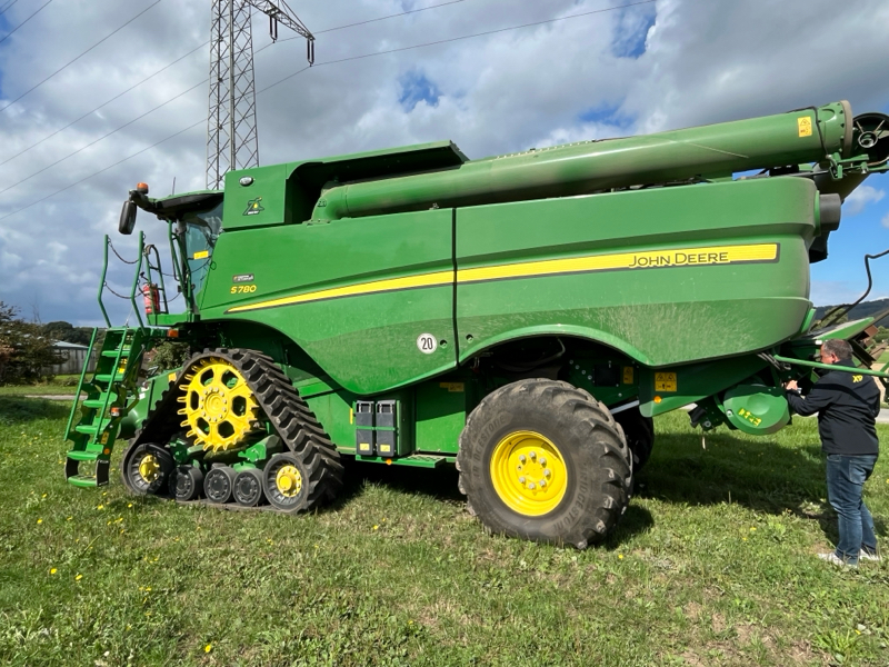 John Deere S780 mit 730FD + SWW gebraucht – Mähdrescher – Baujahr 2022 – Produktbild 3