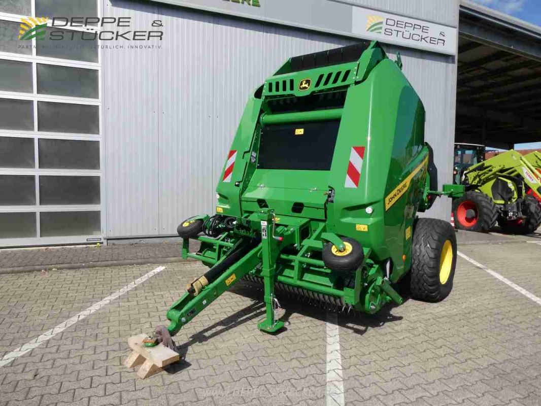 John Deere V462M mit Variabler Kammer gebraucht – Presse – Baujahr 2025 – Produktbild 3