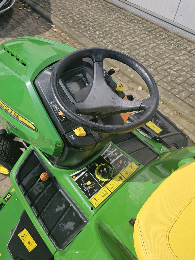 John Deere X590 gebraucht – Rasentraktor – Baujahr 2023 – Produktbild 5