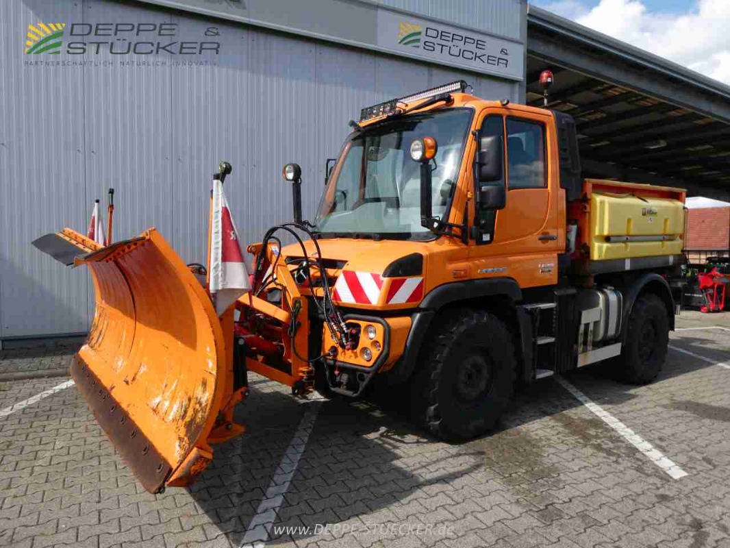 Mercedes-Benz Unimog U318 mit Schild+Streuer gebraucht – Kommunalfahrzeug – Baujahr 2014 – Produktbild 3