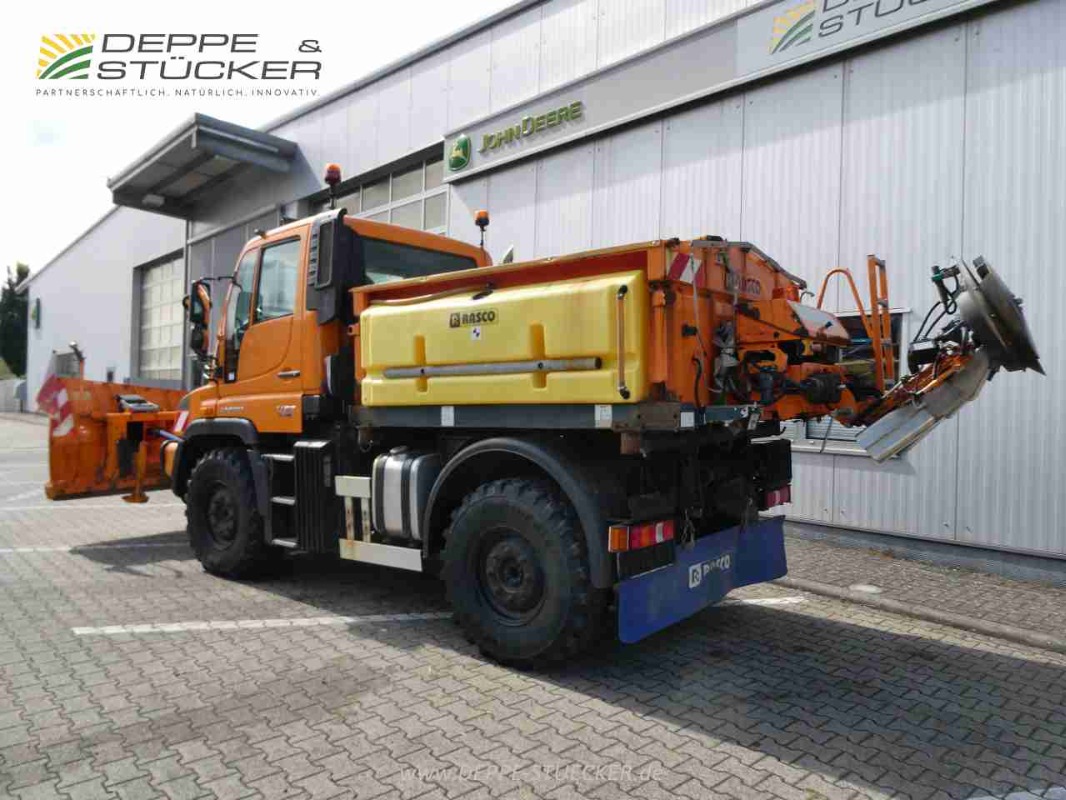 Mercedes-Benz Unimog U318 mit Schild+Streuer gebraucht – Kommunalfahrzeug – Baujahr 2014 – Produktbild 4